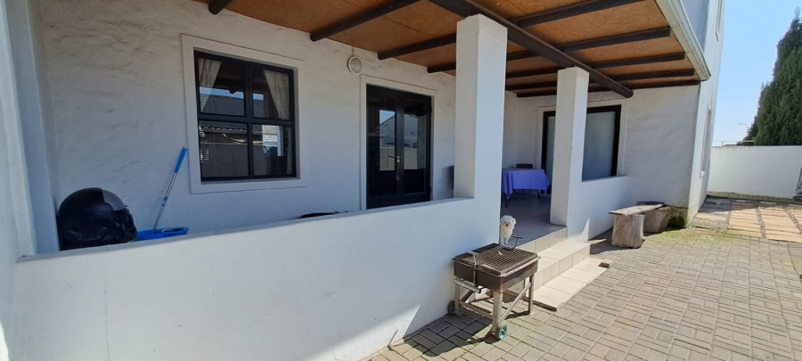 4 Bedroom Property for Sale in Velddrif Western Cape